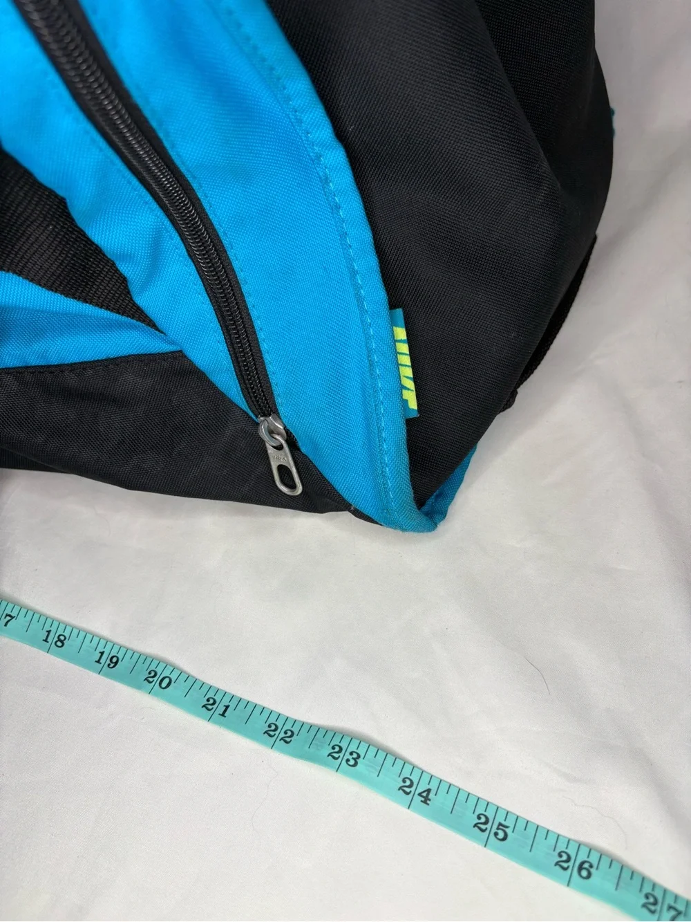 Nike Men’s Blue & Neon Yellow Duffel Bag With Side Pockets and Shoulder Strap